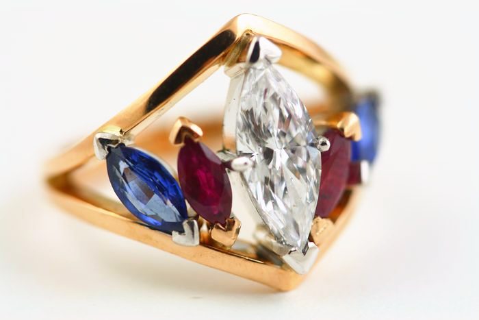 Marquise diamond ring: a diamond with Sapphires and Rubies in 18 karat rose gold