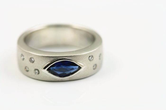 Sapphire marquise band: a blue Sapphire with diamonds in 18 karat white gold