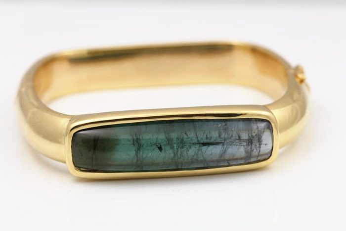 Tourmaline bar bangle: a green Tourmaline set in 18 karat yellow gold