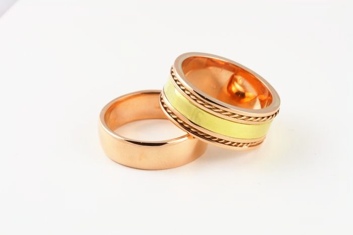 Rose gold and Mokume Gane bands: a rose gold band and a Mokume Gane band