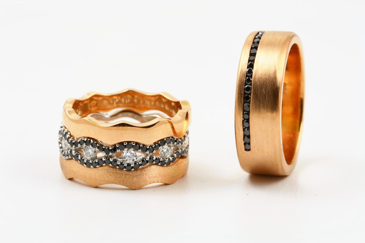 Black and white diamond bands: black and colourless diamonds set in 18 karat rose gold