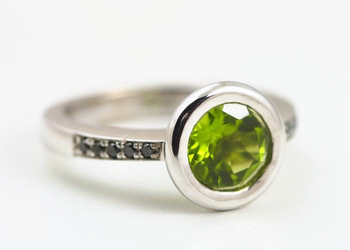 Peridot and black diamond ring: a Peridot with black diamonds in 18 karat white gold