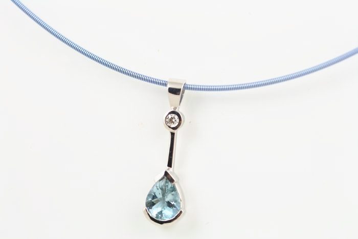 Aquamarine pear pendant: an Aquamarine with a diamond in 18 karat white gold