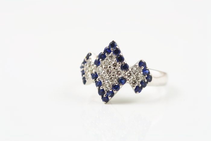 Blue Sapphire kite ring: blue Sapphires and diamonds set in 18 karat white gold