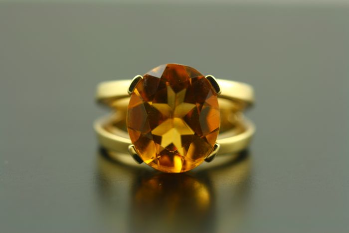 Citrine ring: a Citrine set in 18 karat yellow gold