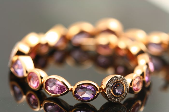 Spinel bracelet: a variety of pink and purple Spinels accompanied by diamonds in an 18 karat rose gold bracelet