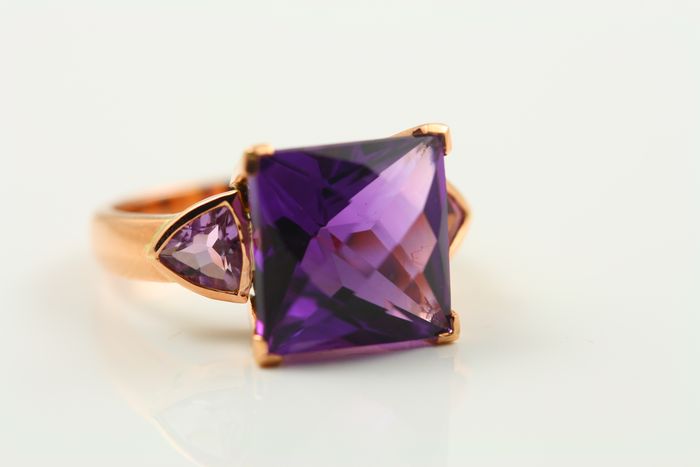 Amethyst square ring: Amethysts set in 18 karat rose gold
