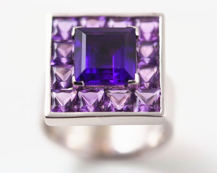 Amethyst square ring: Amethysts set in 18 karat white gold