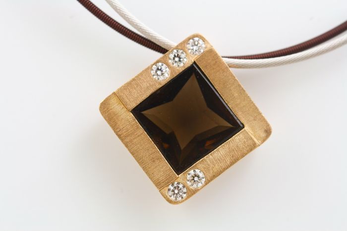 Smoky Quartz square pendant: a Smoky Quartz with diamonds in 18 karat yellow gold