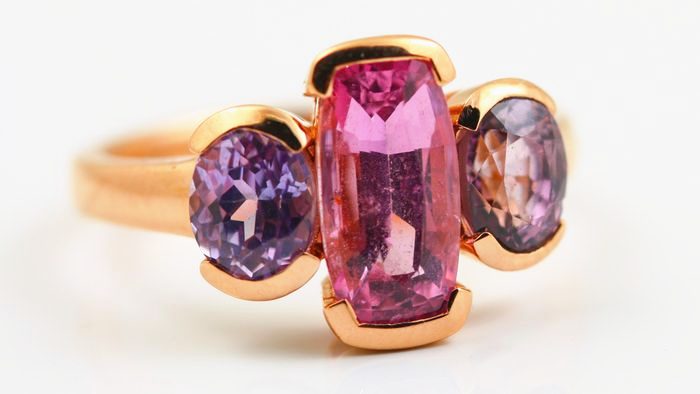 Pink Sapphire three-stone ring: a pink Sapphire with purple Spinels in 18 karat rose gold