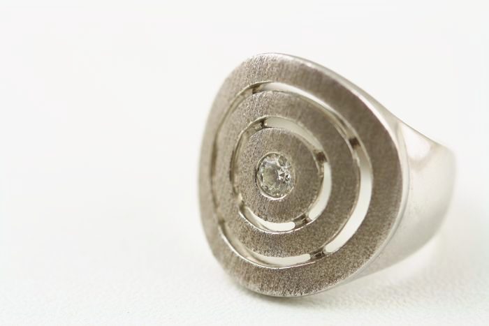 Spiral signet: a diamond set in 18 karat white gold