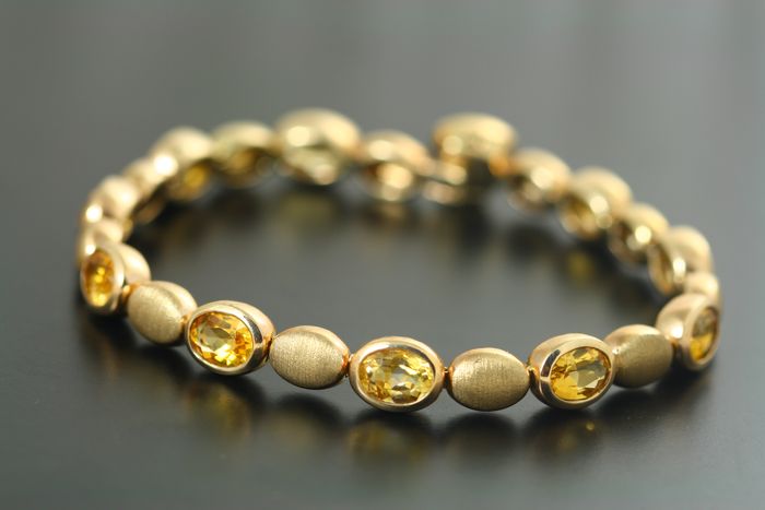 Citrine bracelet: matte finished yellow gold and Citrines set in full bezel settings