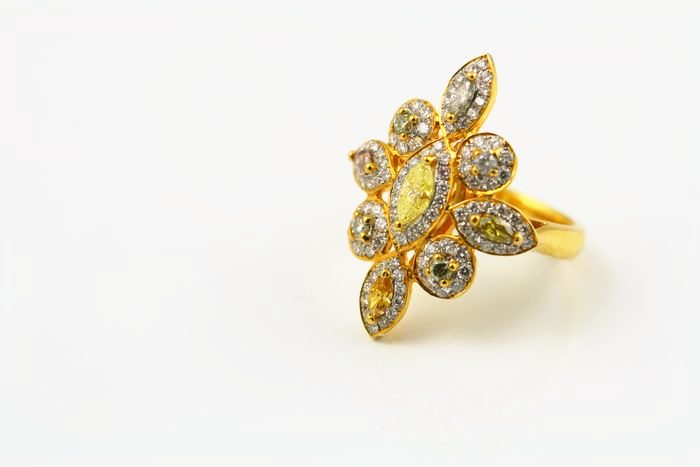 Diamond and Sapphire flower ring: diamonds and a yellow Sapphire set in 18 karat yellow gold