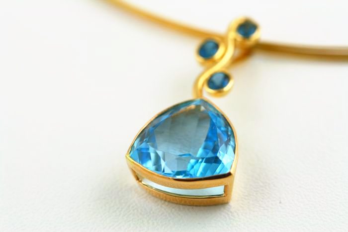 Topaz trillion pendant: a blue Topaz with Apatite in 18 karat gold