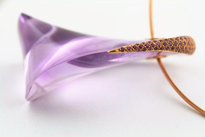 Amethyst carved pendant: an Amethyst with diamonds in 18 karat rose gold